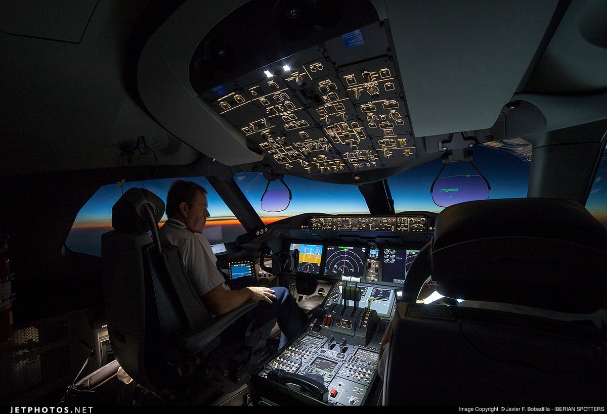 Airbus vs. Boeing on the flight deck—how do the two manufacturers approach piloting differently? flightradar24.com/blog/boeing-ai…