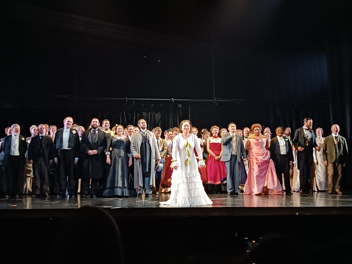 LindaCorbett32's tweet photo. That was phenomenal. La Traviata once again makes me cry. Hye-youn Lee was superb as Violetta. Absolutely terrific 😍 . Well done to everyone. Once again lovely to see familiar faces in the chorus 🥰#scottishopera #SOOpera #latraviata https://t.co/Ho7UiyBofW