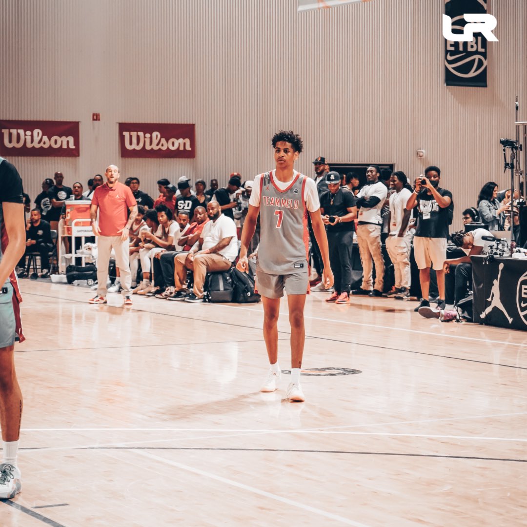 .@kiyananthony continues his dominant spring this afternoon at @NikeEYB, dropping 28 points (50% from three), 6 rebounds and 3 assists for @TeamMe7oEYBL.