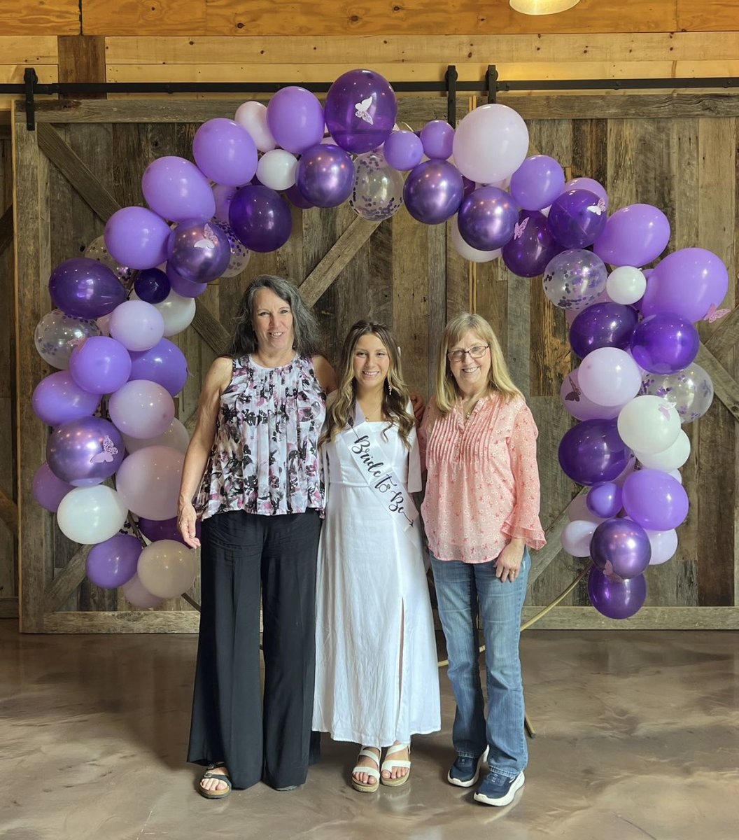 After a busy week in Lansing, it was wonderful to celebrate my great niece Brena at her Bridal Shower today. 💐🤍