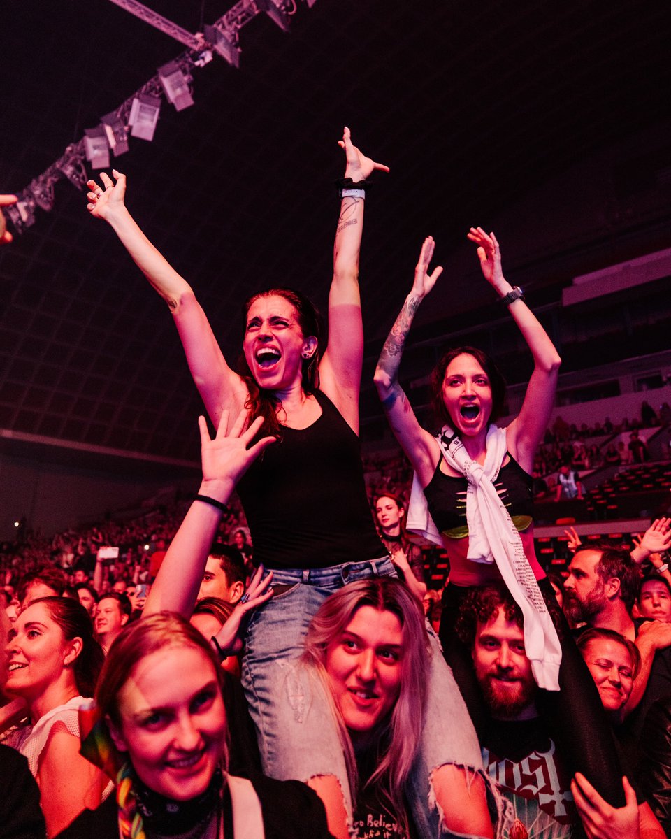 EVERYBODY OUT HERE CRAZY!! 🚀🔥 So crazy we are ALMOST SOLD OUT for our upcoming shows in Italy, Spain AND Portugal 🎫 If you haven’t gotten your tickets yet grab them while you can here: thirtysecondstomars.com/TOUR 📸: @annaleemedia