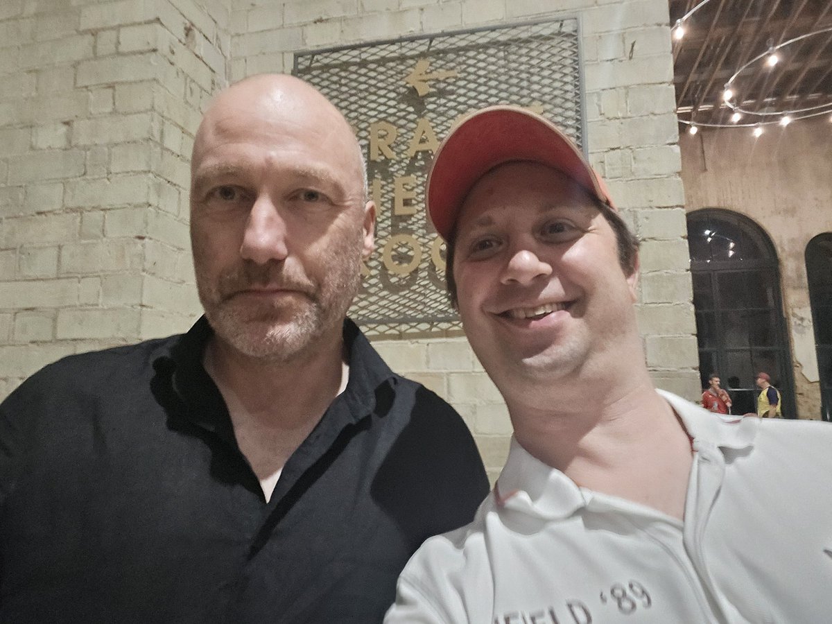 physiogooner's tweet photo. @arseblog, thanks for a great show &amp; all your great content. Keep doing what you do! #COYG https://t.co/JJnzhUA9th