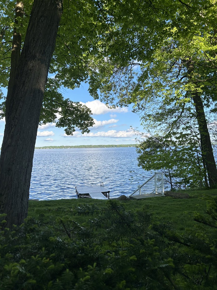 We’re up, we’re in. The trilliums are in bloom & the weather is fine. Wherever you are in this magnificent country, happy Victoria Day weekend. #longweekend #cottagecountry #BalsamLake