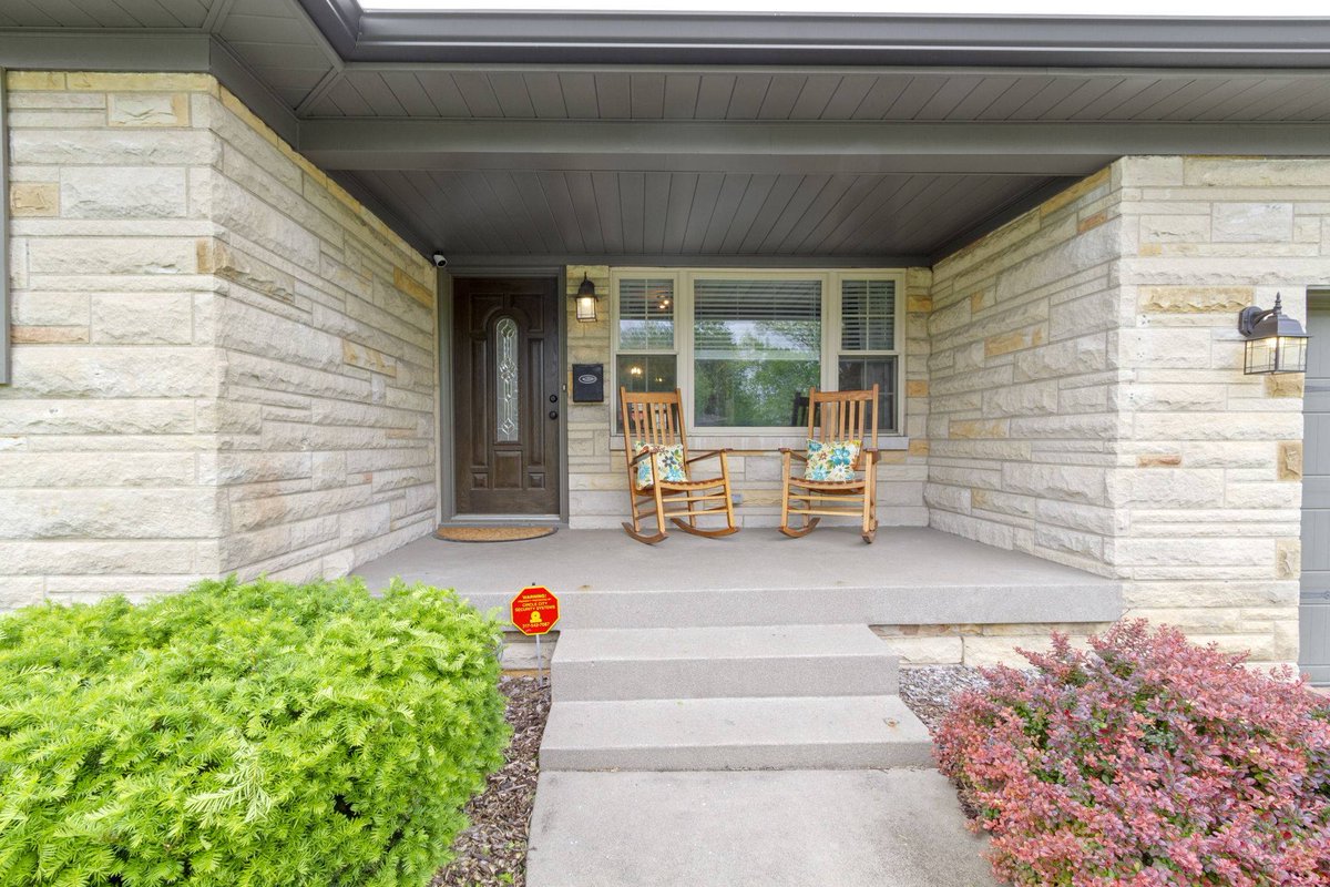 MikeSellsIndy's tweet image. New Listing Alert!  Looking for a fabulous home that is loaded with quality, tasteful updates &amp;amp; beautiful character? 😍🏡  Check out this gorgeous home we've listed for sale in the Community Heights neighborhood. 1107 N Lesley Ave.
Details: indybetterhomes.com/d8ra1rdn