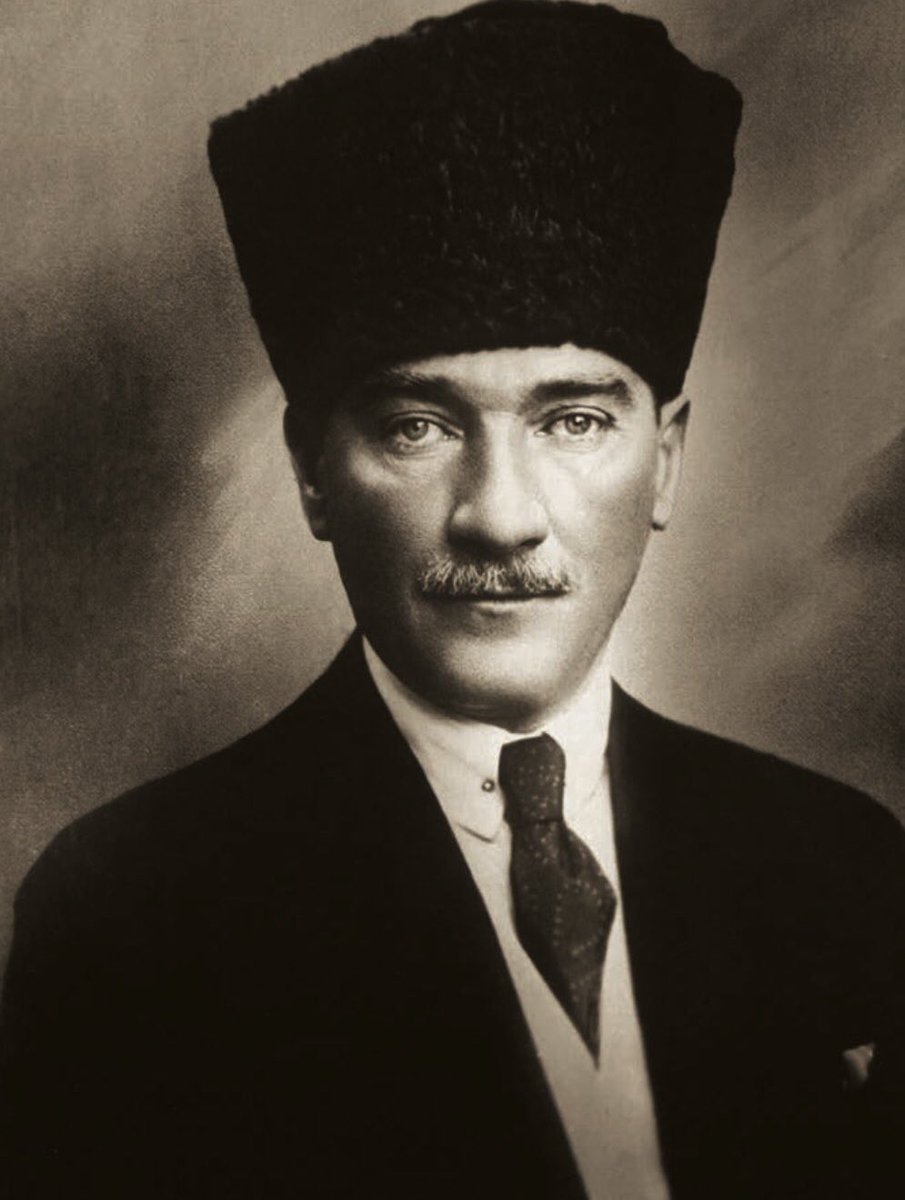 19 Mayıs 1919'da milli mücadelenin ilk adımını atarak; İşgalin, esaretin, gericiliğin üzerine bir güneş gibi doğan büyük önderimiz Mustafa Kemal Atatürk ve yol arkadaşlarını saygıyla anıyorum. #19Mayıs