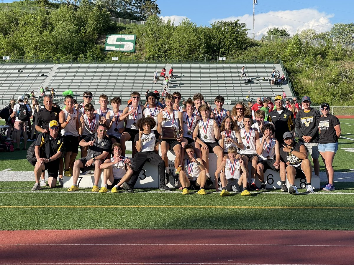 ETNreisenweber's tweet photo. D-10 team champs! @PIAADistrict10 
2A girls: Fort LeBoeuf
2A boys: Franklin
3A girls: Hickory
3A boys: Grove City 

@HSD_TrackField @PrideoftheBison https://t.co/lH9rcgkdr9