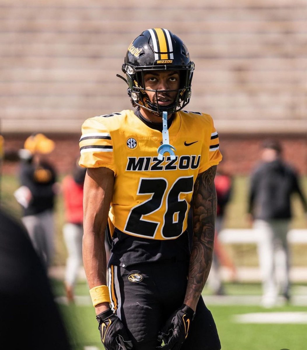 BLESSED! To receive an offer from The University of Missouri via @coachalpogue #agtg @JohnGarcia_Jr @ChadSimmons_ @SWiltfong_ @Andrew_Ivins @TheUCReport @TomLuginbill @adamgorney