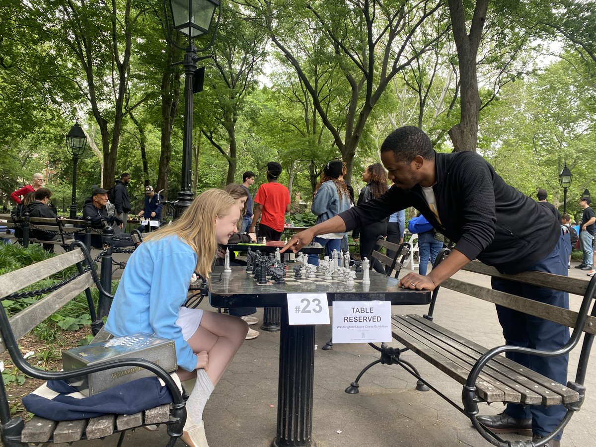 AllieRyanNYC's tweet image. Thanks to Washington Square Association for hosting today's Chess Tournament. @HerMoveNext is an amazing organization teaching chess to young girls and women. Honored to play against  International Master Farai Mandizha and learn new strategy. Congrats to all!