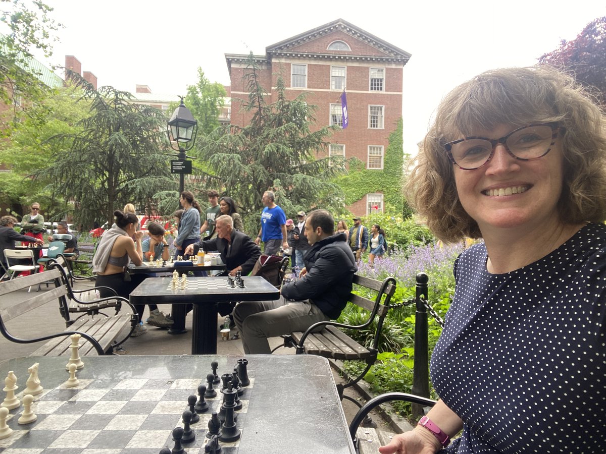 AllieRyanNYC's tweet image. Thanks to Washington Square Association for hosting today's Chess Tournament. @HerMoveNext is an amazing organization teaching chess to young girls and women. Honored to play against  International Master Farai Mandizha and learn new strategy. Congrats to all!