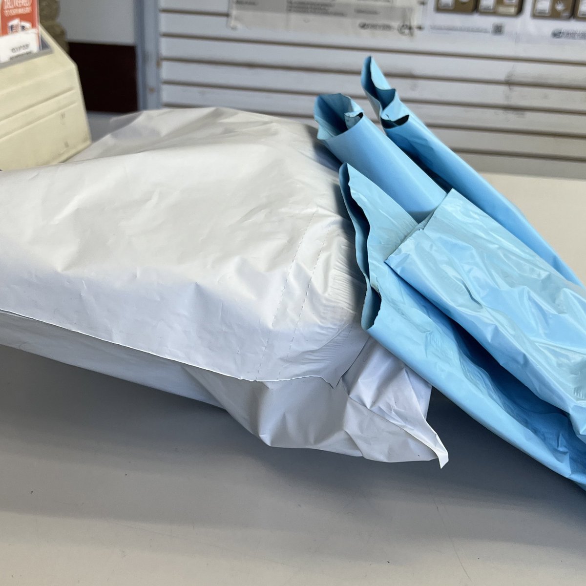 #UPDATES_bak3
packages gave been dropped off earlier today~ give it time for tracking to update and check tracking no. on my ML through “tracking” tab💌

for joiners that have still not paid, reminders that domestic is due tonight!