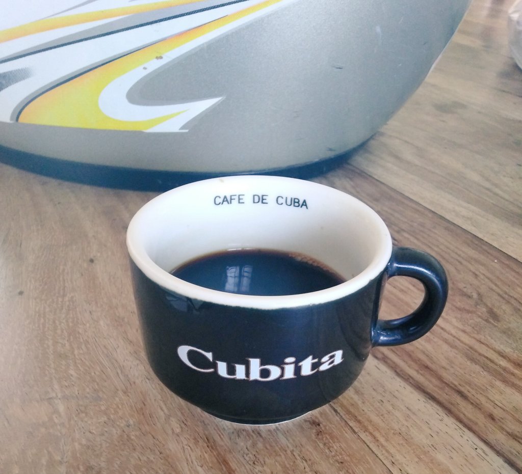 A esta hora se me antoja un buen café para comenzar el domingo. Desde mi #Cuba 🇨🇺 hermosa te deseo ¡¡¡un feliz día!!! #DeZurdaTeam