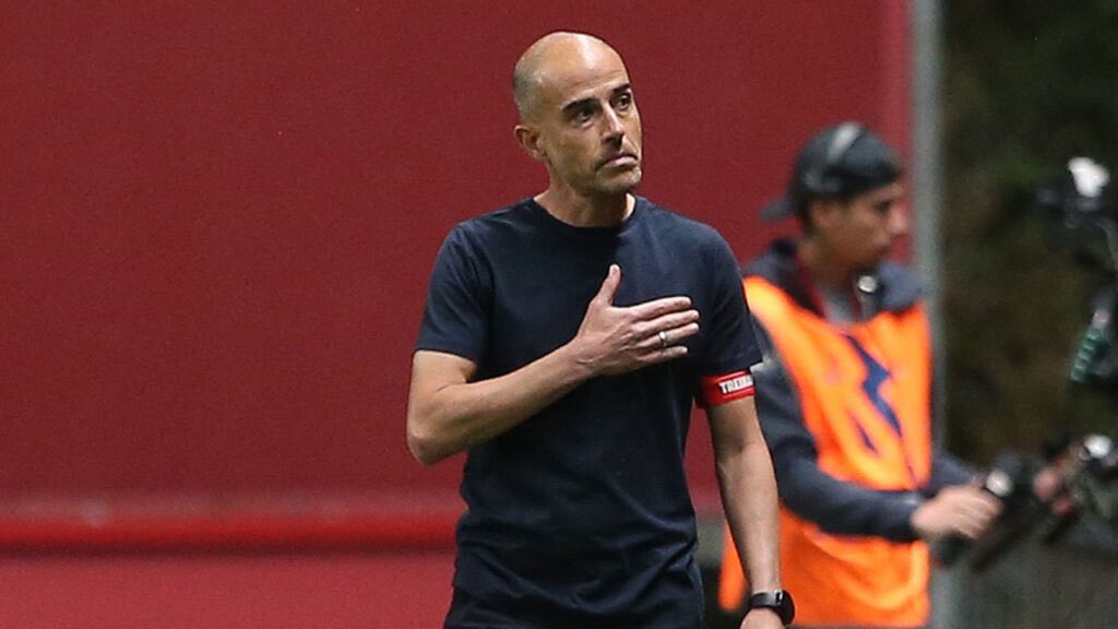 Mister Rui Duarte, um autêntico guerreiro pegou na equipa numa fase má, perdeu um filho e mesmo assim conseguiu fazer oq fez em 2 meses, um senhor autêntico, sabe falar e não tem medo de dizer as verdades, um obrigado não chega para oq este senhor fez.
Obrigado por tudo mister 🛡