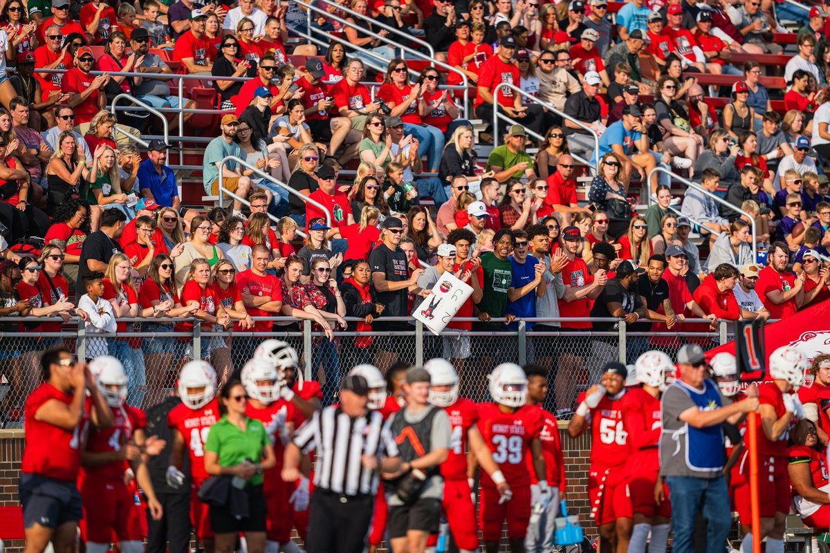 After a great conversation with @TomSimi I am blessed to receive an offer from Minot State University. @MSUBeaversFB @BTHS_Football @MFCJ13 @RDean9954