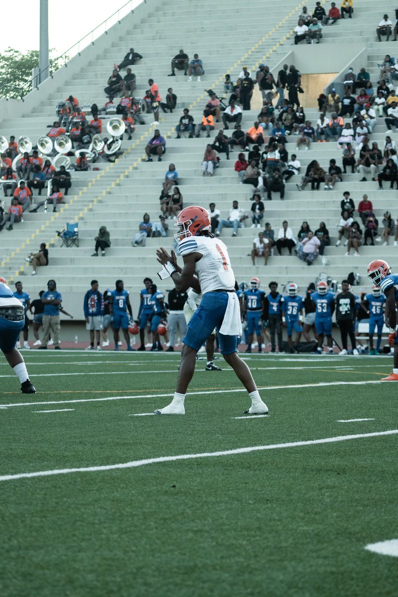 CameronGraves29's tweet photo. Back in action 💪🏾 https://t.co/xP2wb2JCRB