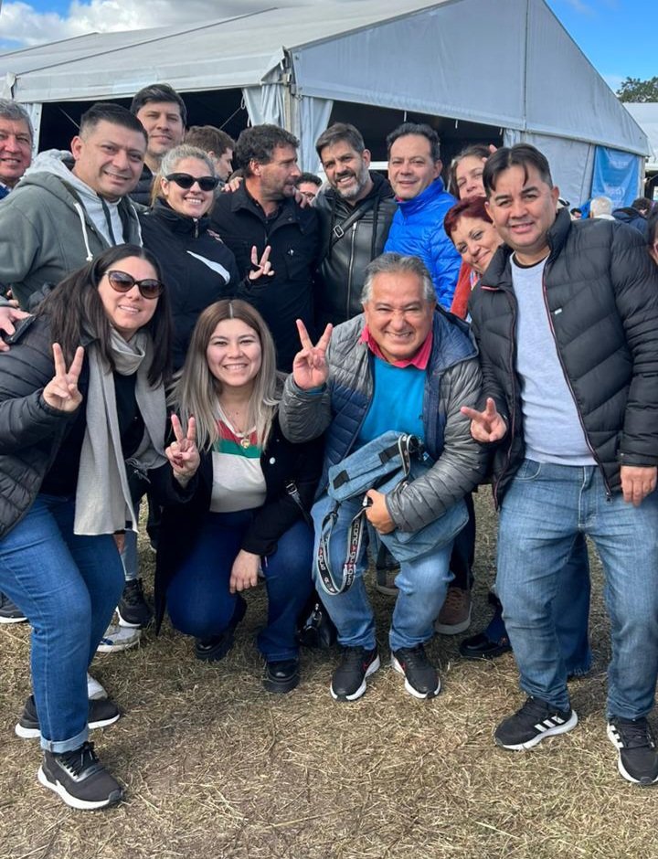 L@s compañer@s de San Miguel en el plenario de militancia
#lapatrianosevende
<a href="/Carli_Bianco/">Carli Bianco</a> <a href="/francolaporta/">Franco La Porta</a> <a href="/gkatopodis/">Gabriel Katopodis</a> <a href="/Kicillofok/">Axel Kicillof</a>