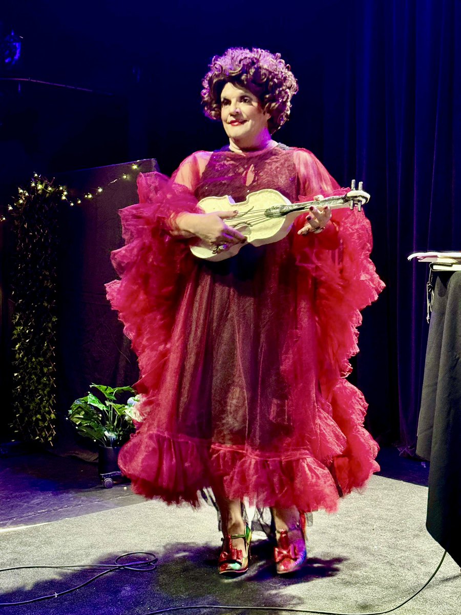 A fabulous show last night and we got to test out some of our @edfringe content with a warm and welcoming audience. I’m about to embark on my ‘Unburdening’ journey and I can’t wait to see what happens. #nationaltheatrestkilda #dollydiamond #theunburdeningofdollydiamond