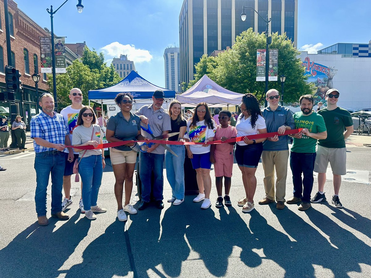 Farmers Market season is back! ☀️ I enjoyed cutting the ribbon at the Old Capitol Farmers Market in Springfield and celebrating: 🍓Local growers + producers 🥬Access to nutrient dense food 🌻Bringing people together One of the very best examples of how Ag Connects Us All!