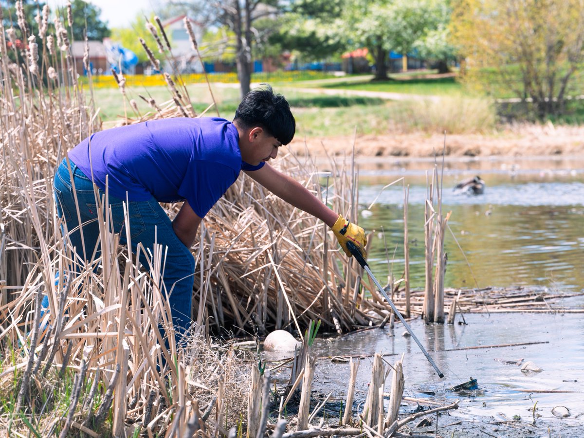 DenverZoo's tweet image. Today is National River Cleanup Day, a day of action dedicated to help keep our rivers and waterways free of debris. These students are part of a special conservation and cultural exchange to protect our planet's precious wildlife.
#NationalRiverCleanupDay #DenverZoo