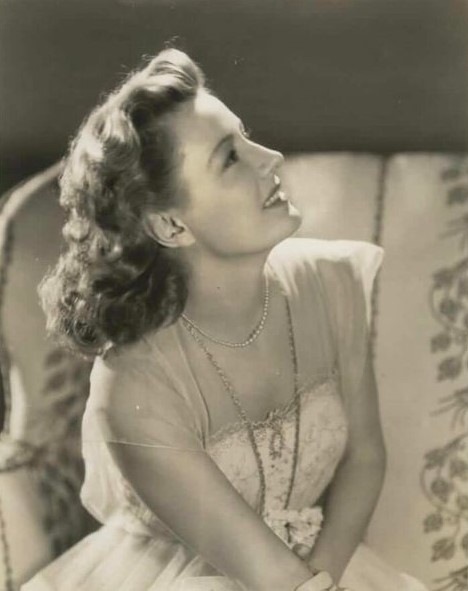 Goodnight, Irene:) what a gorgeous profile. #IreneDunne
