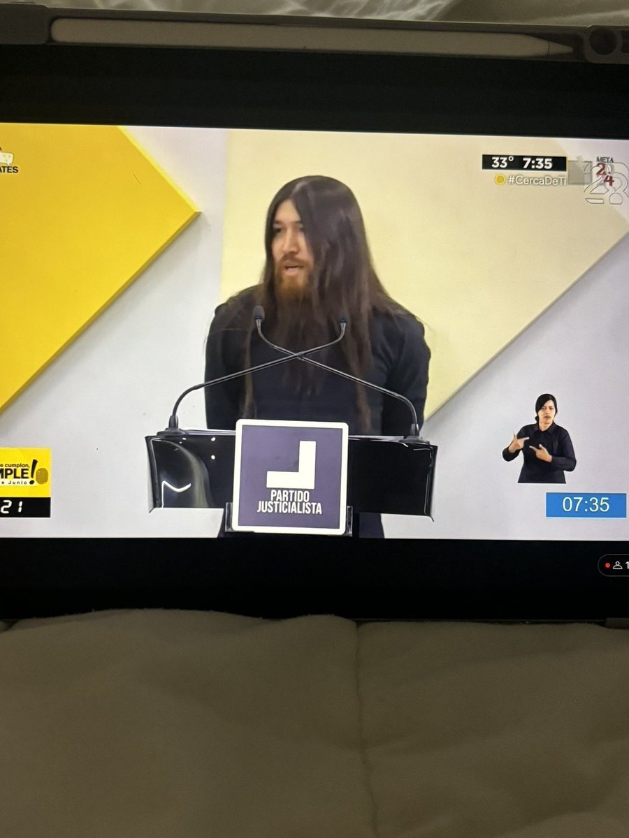 andreaaidej's tweet photo. Cuando #MarianaRodriguez no tiene la capacidad de defenderse tienen que mandar a un gato para atacar a su contrincante más fuerte 😂😂😂😂 #DebateMonterrey https://t.co/mS5Z3TkD6A