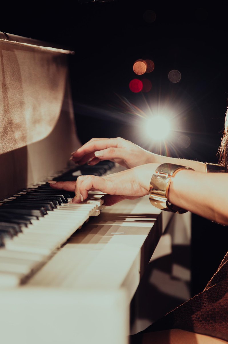 Maraisa's tweet photo. Nunca vai ouvir: Tô terminando, de quem já falou tanto “Eu te amo.” 🎹 🎶 https://t.co/WTgMeIDwLk