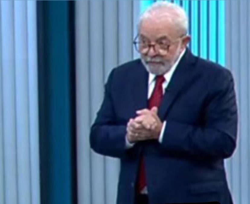 O rascunho Kandreil apareceu e eu so consigo pensar essa:

Pq depois de perceber que eles nao iam funcionar, Nora decidiu em vez de dar um relacionamento com alguem que tratasse o Kevin bem como nos rascunhos, dar uma namorada que parece nem se importar com os sentimentos dele?