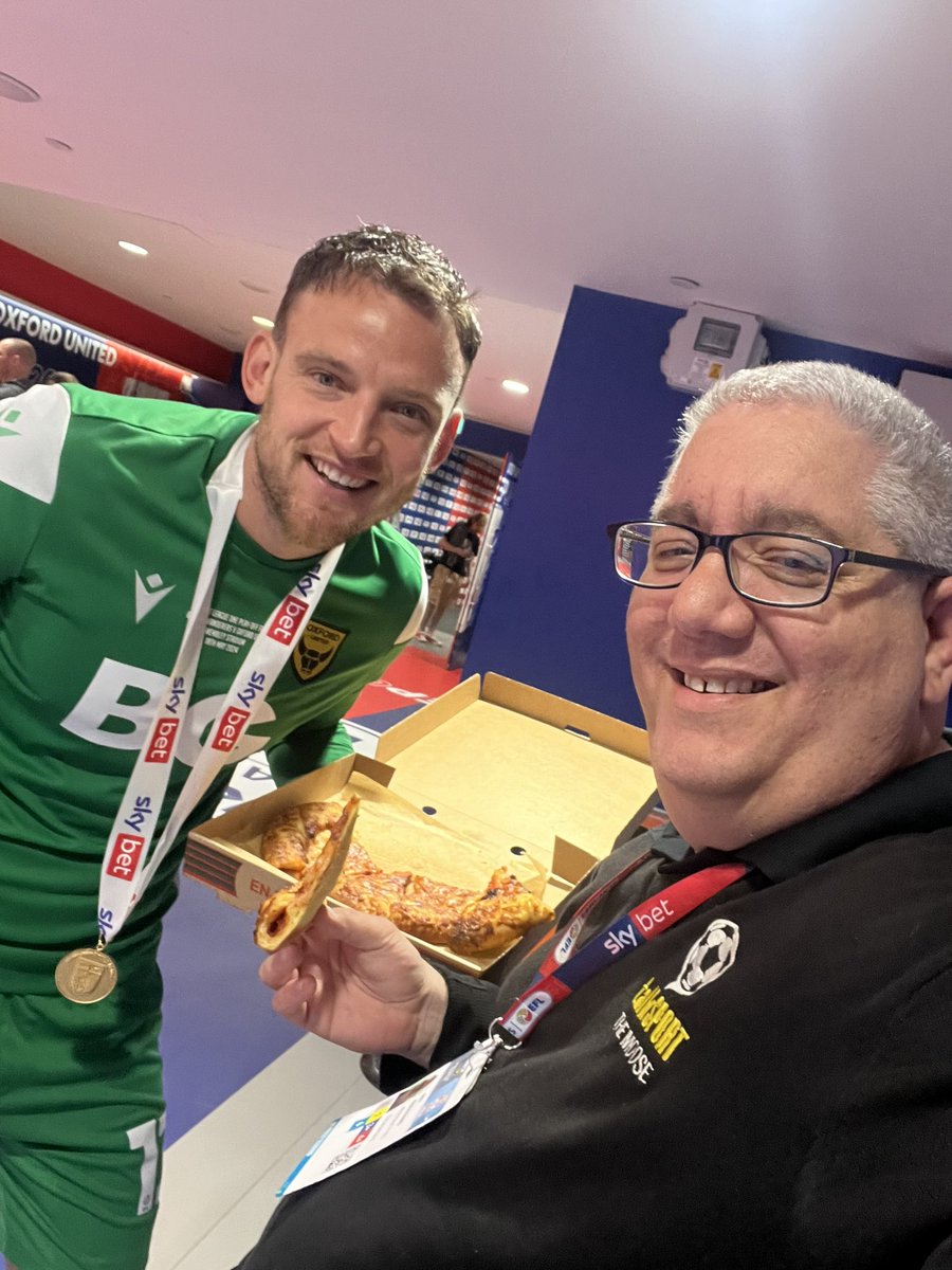 BroadcastMoose's tweet image. Great catching up after @OUFCOfficial win with U’s goalkeeper Simon Eastwood, congratulations my friend