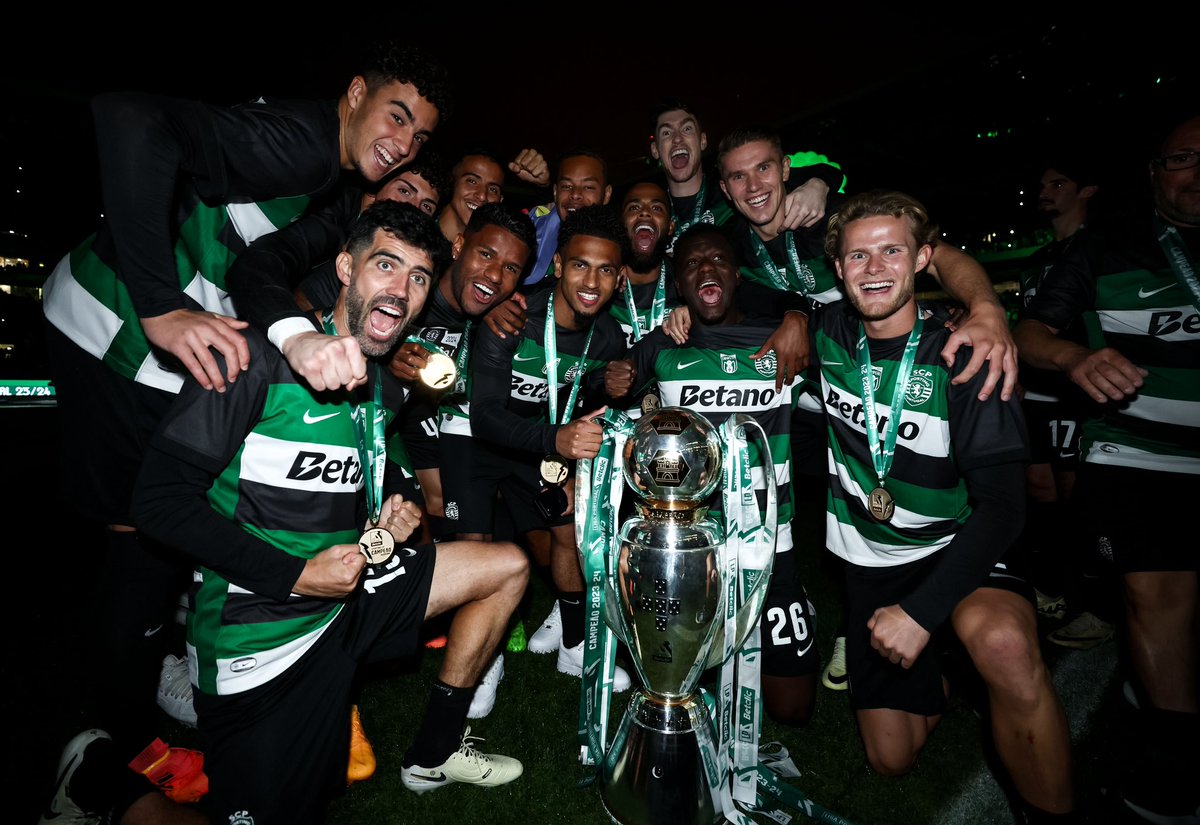 SportingCP's tweet photo. Uma noite que fica para a história… 💚

Campeões Nacionais 2023/2024 🏆 https://t.co/EU184JFzKF