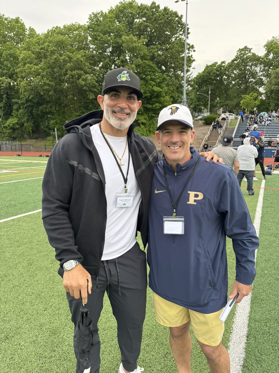 Huge thank you to @SimmsComplete for hosting a great camp this afternoon. Lots of outstanding players and coaches… awesome being able to catch up with my guy @SJRCoachAug too! @PeddieFalconsFB #LEAD the way! #AlaViva 🪓🪵🪣💧