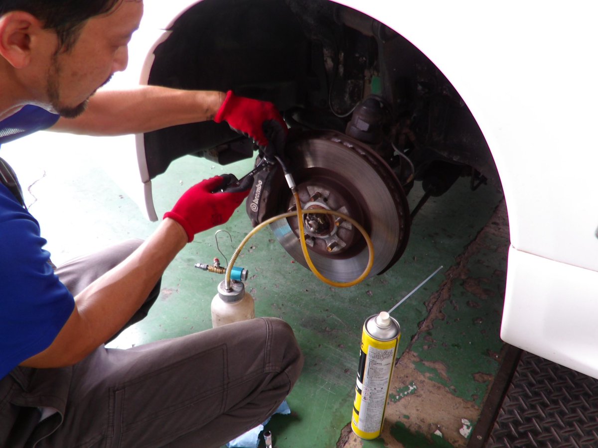 MANABOON_SNS's tweet photo. ブレーキ・クラッチフルード交換して作業完了です🛠
#manaboon #skyline #r33 #r33skyline #rb26dett #brembo #vspec #nismo #greddy #jdmcars #bcnr33 #r33gtr #midori #motul #motys #cruize #rse #realspeedengineering #reimax #saclam https://t.co/xeqk8Gzt0a