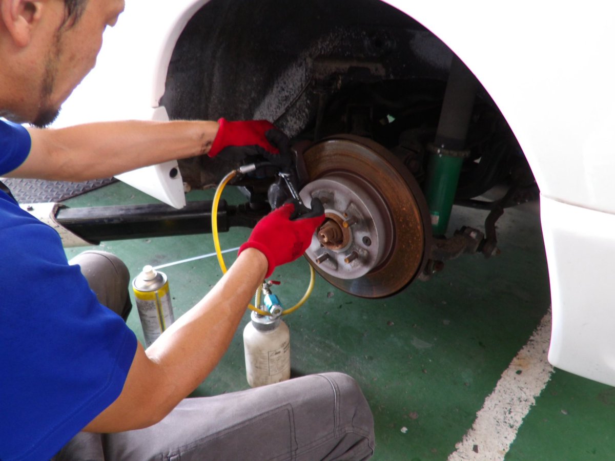 MANABOON_SNS's tweet photo. ブレーキ・クラッチフルード交換して作業完了です🛠
#manaboon #skyline #r33 #r33skyline #rb26dett #brembo #vspec #nismo #greddy #jdmcars #bcnr33 #r33gtr #midori #motul #motys #cruize #rse #realspeedengineering #reimax #saclam https://t.co/xeqk8Gzt0a