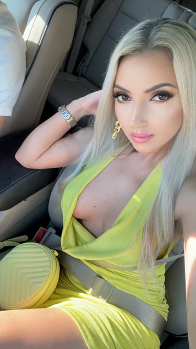 Saturday evening 💛 https://t.co/P2oj3dtMsq