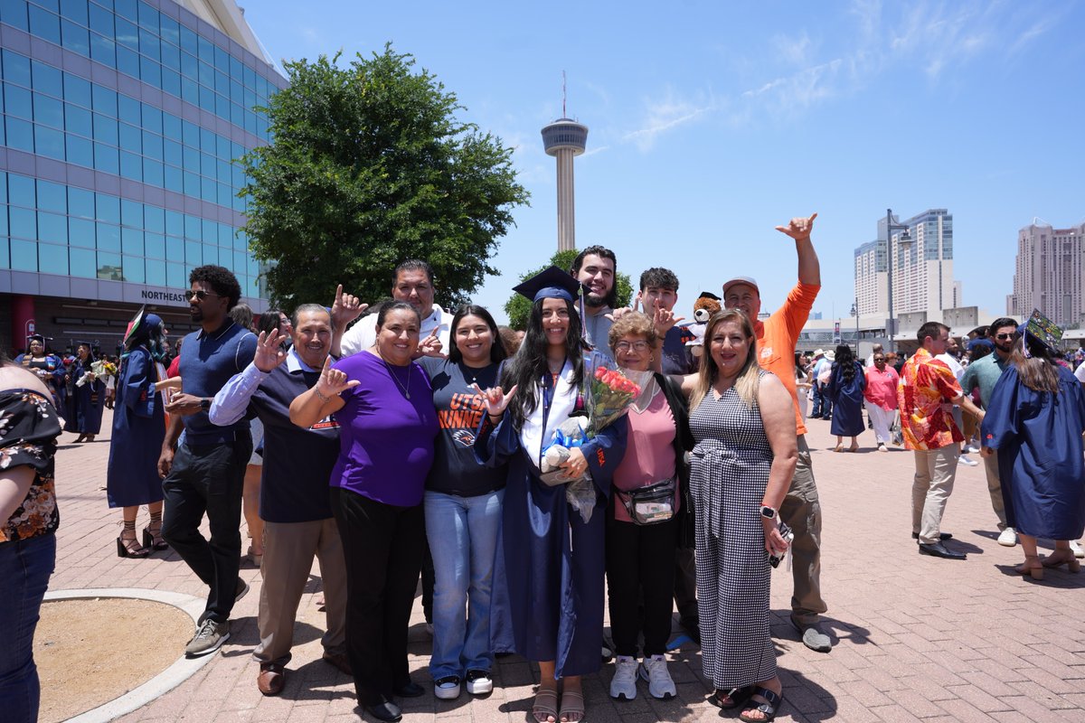 Drop a Birds Up if your grad crossed the stage this weekend! 🧡 💙 #UTSA #UTSAGrad24