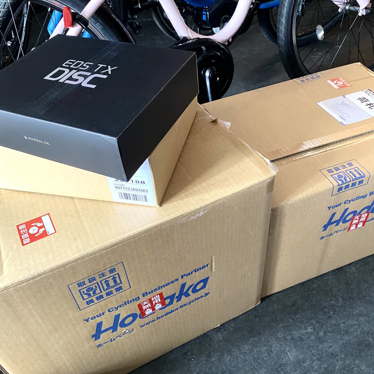 umikaze_cycle's tweet photo. 【新着情報】
WheelTop（ホイールトップ）電動ワイヤレス変速機
「EDS」シリーズ
ようやく入荷しました！！
試乗車も組む予定ですので、まずは触って試してみてください！ https://t.co/w3JQPvbOwW