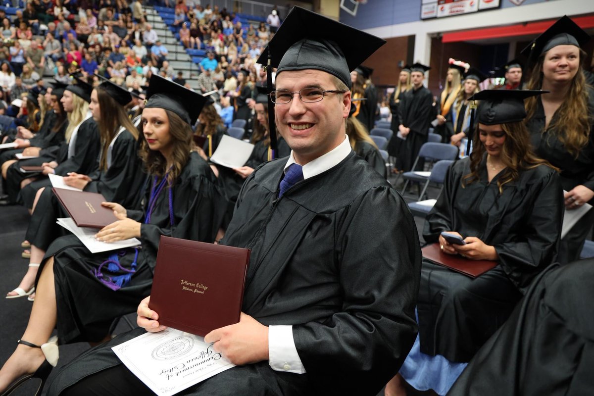 GoJeffco's tweet photo. Congrats again to all of our grads! Here’s a sneak peak at some #photos from today’s ceremonies. Please note that all photos will be posted early next week. #JeffcoGrad https://t.co/dqeYllRs1a