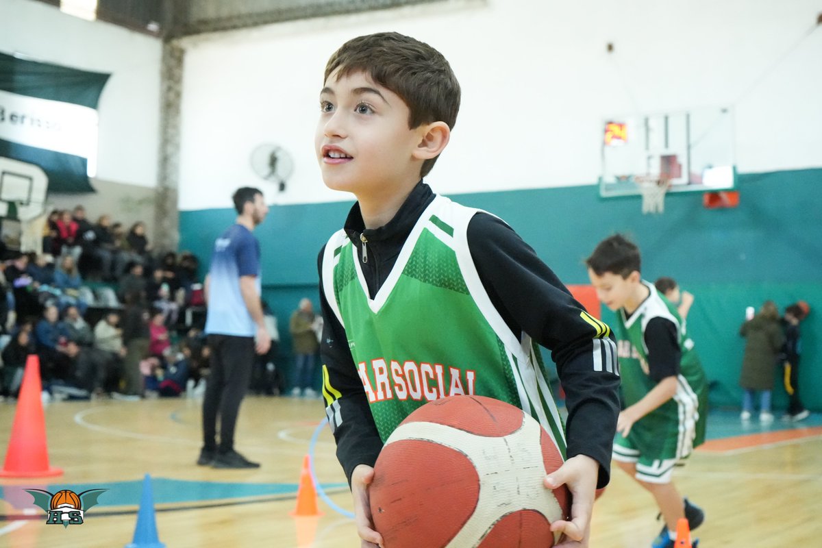 hogarsocialok's tweet photo. 🏀 ¡Gracias por venir! 💚
Hermosa jornada pasamos en el club con el encuentro de Escuelitas 🥰
¡Agradecemos a quienes colaboraron y a los clubes que participaron!
Villa San Carlos, Ceye, Astillero, Náutico y Macabi.
📸 GALERÍA COMPLETA EN FACEBOOK
#HogarCrece https://t.co/JK5XZPRWIJ