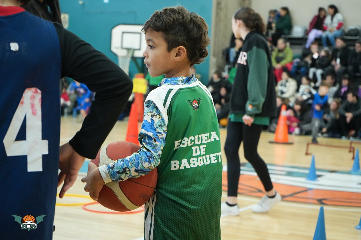 hogarsocialok's tweet photo. 🏀 ¡Gracias por venir! 💚
Hermosa jornada pasamos en el club con el encuentro de Escuelitas 🥰
¡Agradecemos a quienes colaboraron y a los clubes que participaron!
Villa San Carlos, Ceye, Astillero, Náutico y Macabi.
📸 GALERÍA COMPLETA EN FACEBOOK
#HogarCrece https://t.co/JK5XZPRWIJ