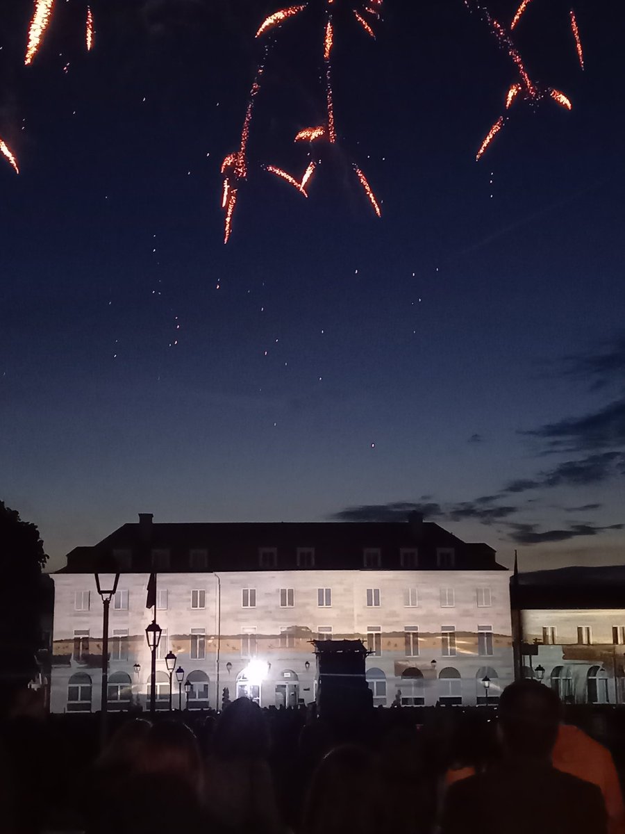 JeanMorin_CD50's tweet photo. 2 superbes soirées et 4 spectacles magnifiques. Une nouvelle fois, le son & lumières sur la façade du Département a rencontré un immense succès. Vous êtes plus de 6000 à être venus l'admirer. Merci à vous et perpétuer l'hommage à nos libérateurs. Nous les fêterons lors du #DDAY24 https://t.co/JZpbplw6wd
