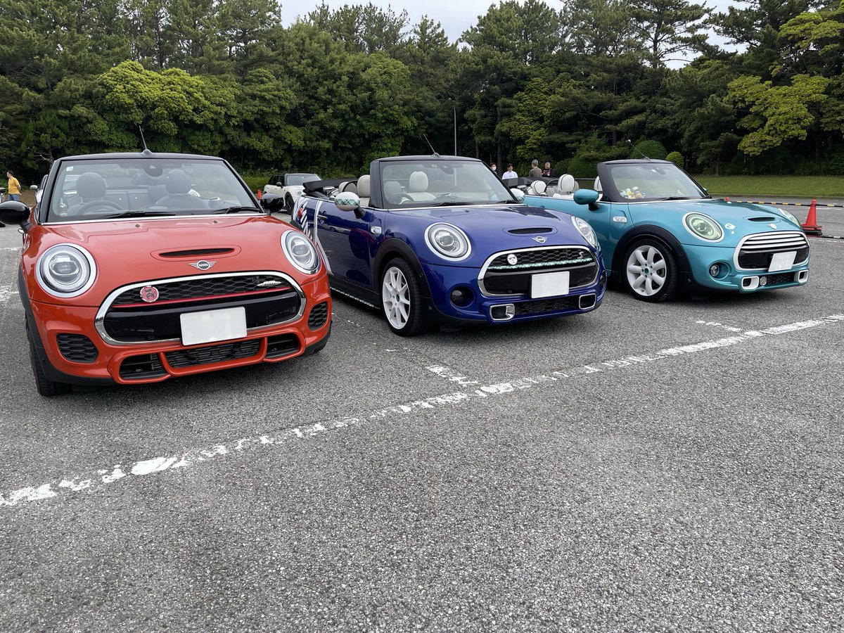 chikaponmini's tweet photo. 久しぶりにオフ会参加〜♪
涼しくてオープン日和😎
#MINI #F57 #f57jcw #トルーパーズ #朝いな https://t.co/FnLPtd6jr2