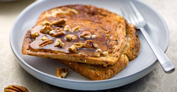 Vegan Maple-Pecan French Toast vegnews.com/vegan-recipes/…