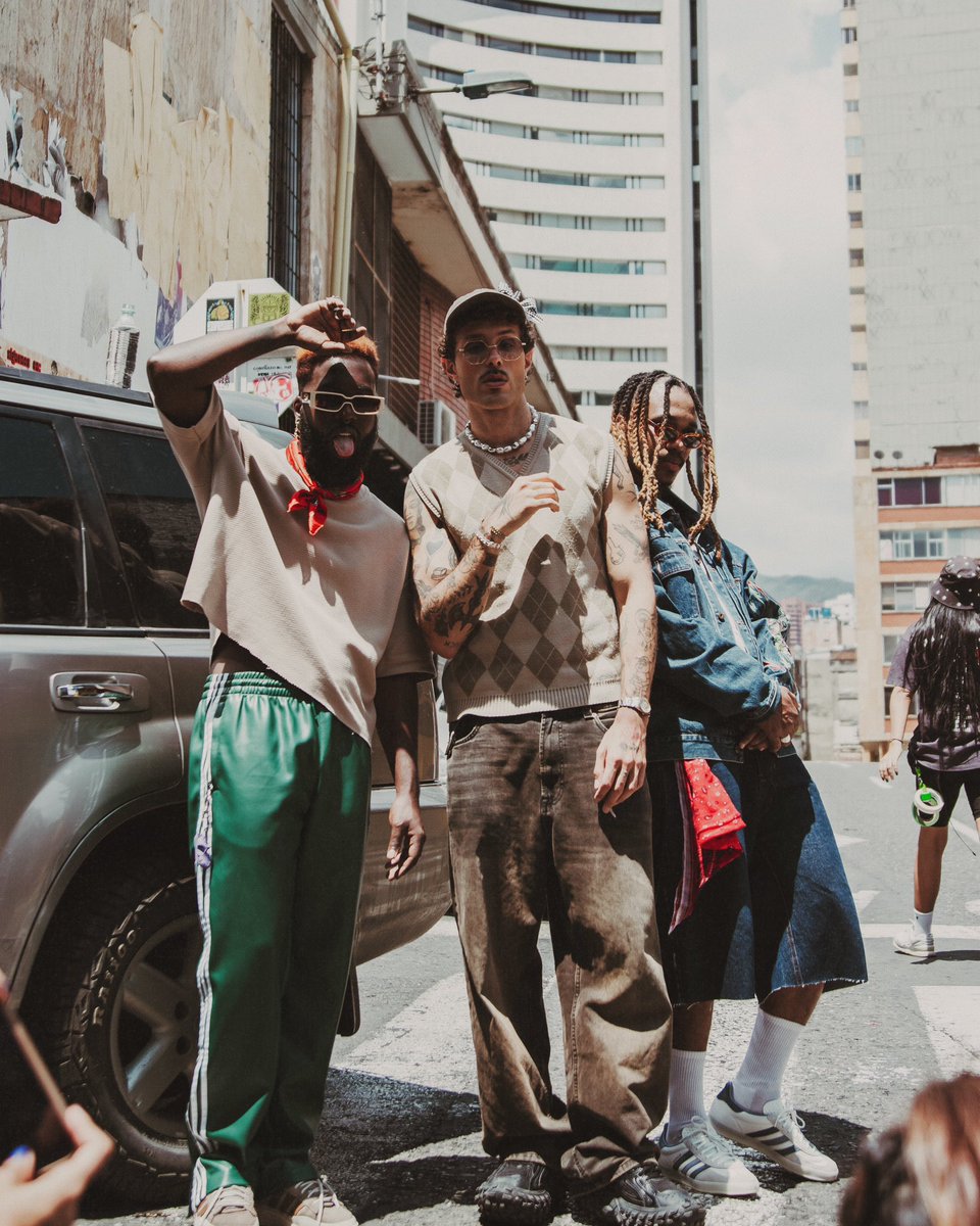 Ya escucharon el tema con carde?