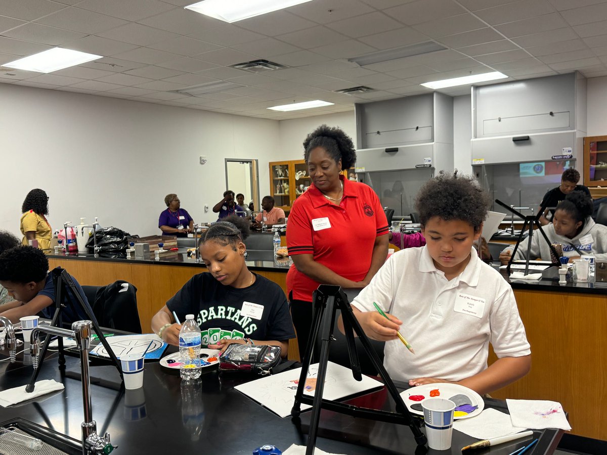 MemphisDST's tweet photo. #MemphisDST partnered w/First Bapt. Church Broad to host the Best of Me: PAMPER U Too. The event brought together families, attendees ages 3- 89, for an evening highlighting how to express emotions appropriately, managing conflict, bullies, stress w/healthy strategies, art, etc. https://t.co/9JaZ3x8BvV