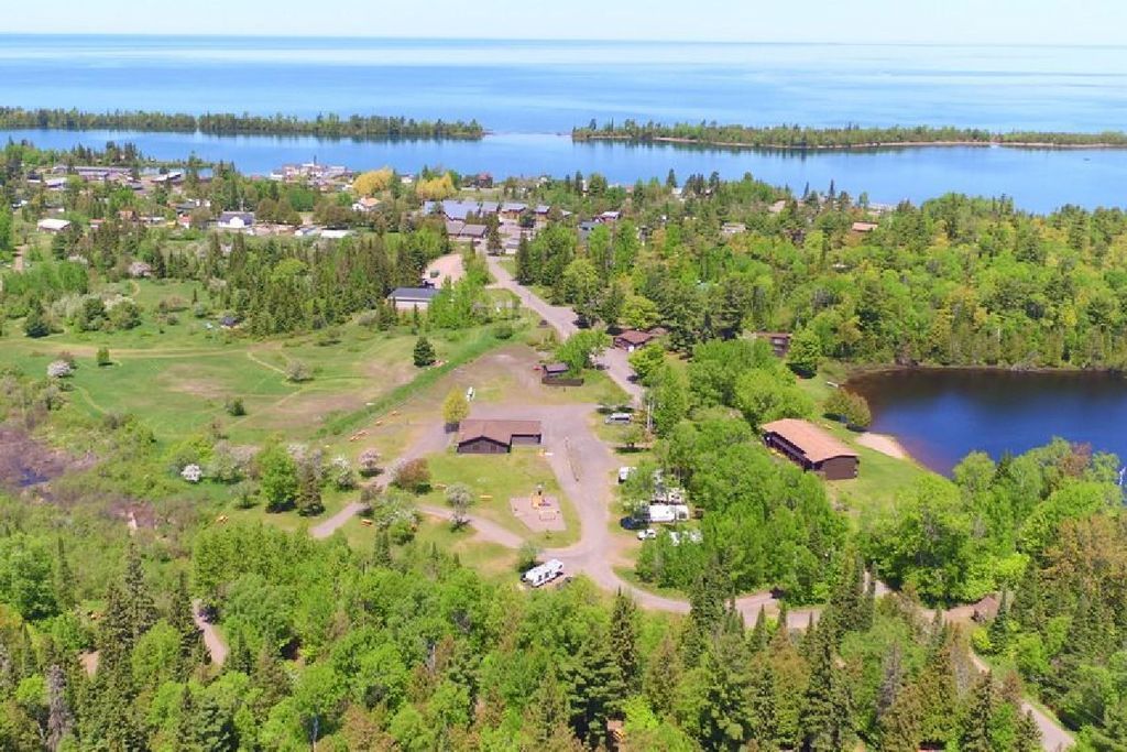 Make friends, money, & memories off the tip of the Keweenaw Peninsula at @LakeEffectBar in Copper Harbor. An adventure destination for its access to Lake Superior, mountain biking trails, ATV trails, kayaking & hiking. #JobsInGreatPlaces #MichiganJobs buff.ly/3PoYTHn