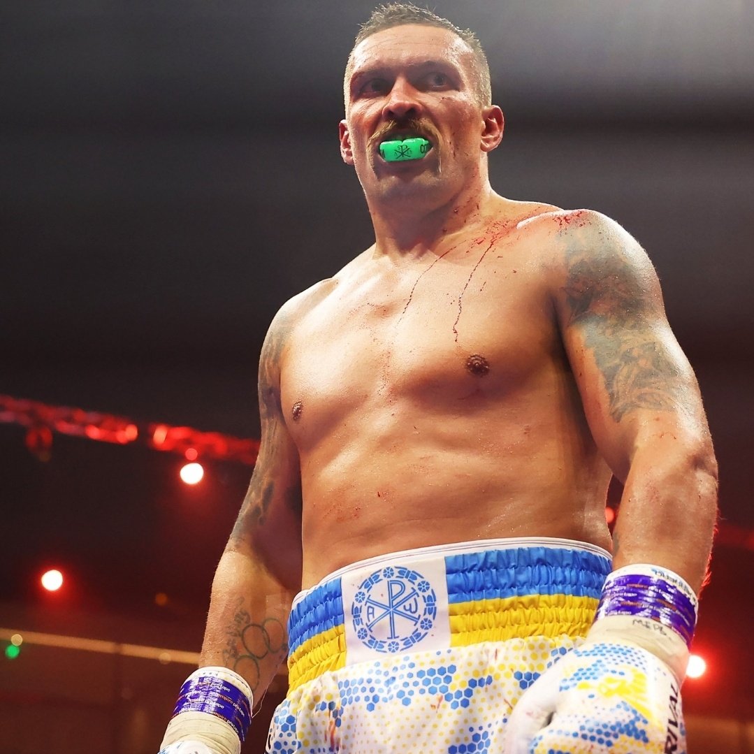 Oleksandr Usyk defeats Tyson Fury by split decision