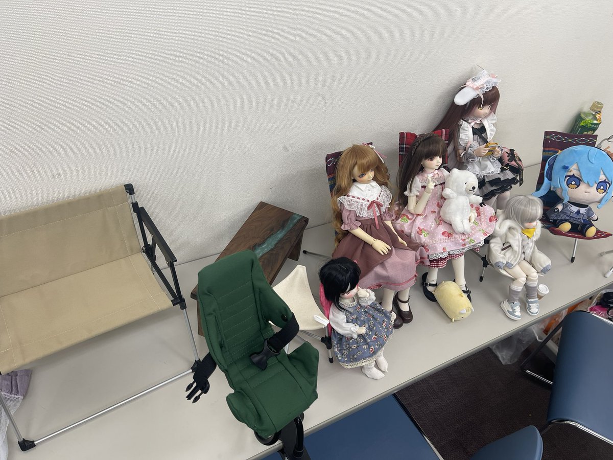 椅子の見本市かな？