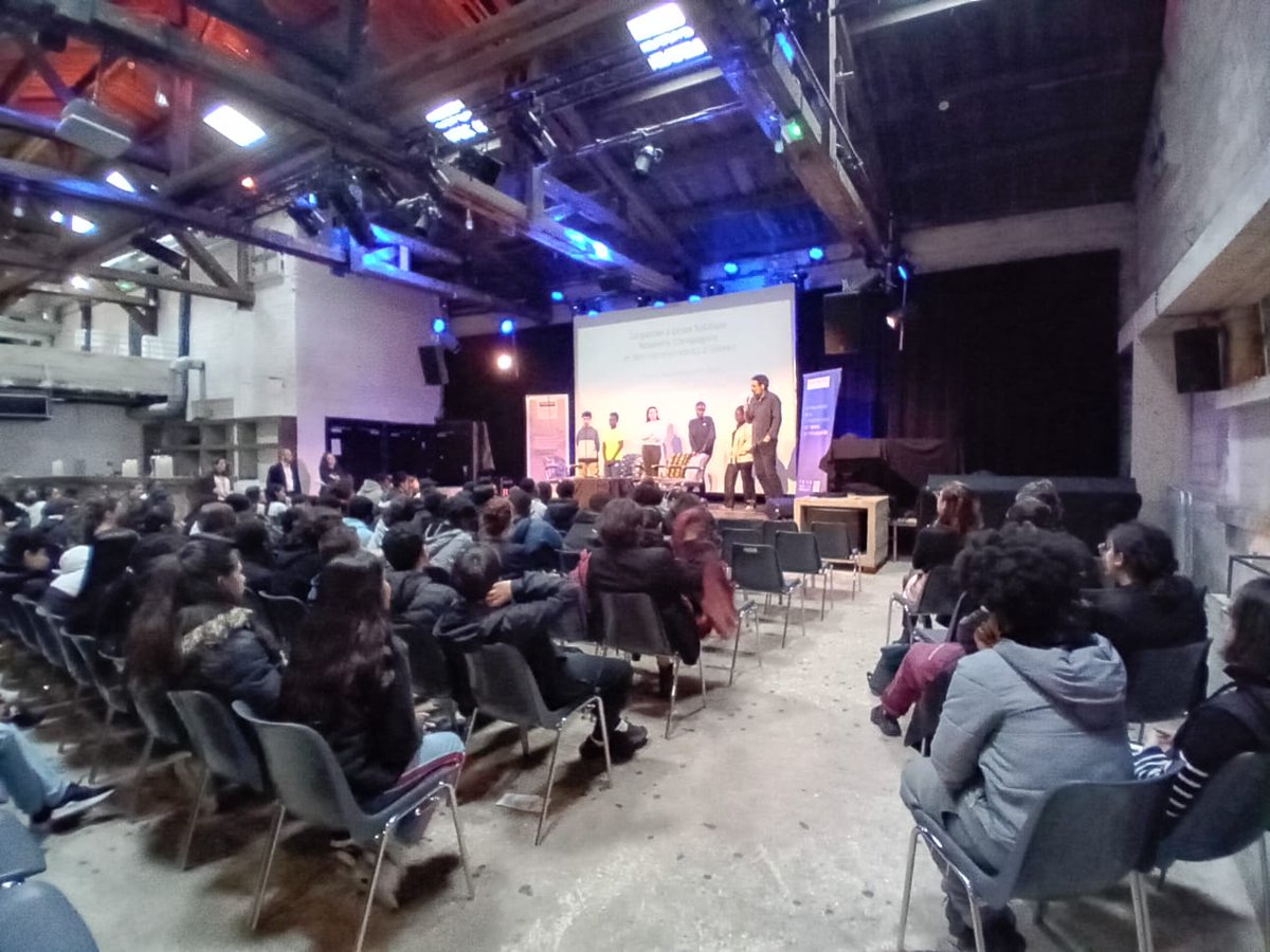 Restitution des travaux réalisés par les 4ème2 et les 4ème7 pour le projet "Jeunes contre le racisme" à la Marbrerie de Montreuil : 0932311g.esidoc.fr
Un grand merci à la Nouvelle Compagnie et Nasséra Bechrouri du département.