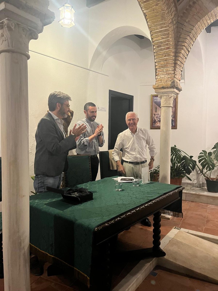 En la noche del pasado viernes, dentro del tradicional Ciclo Sacramental de la Hermandad de la Esperanza, José Miguel Jurado Díaz impartió una formación titulada 'El Sacramento de la Eucaristía' en la sede del Consejo General de Hermandades y Cofradías de Arahal. #Arahal