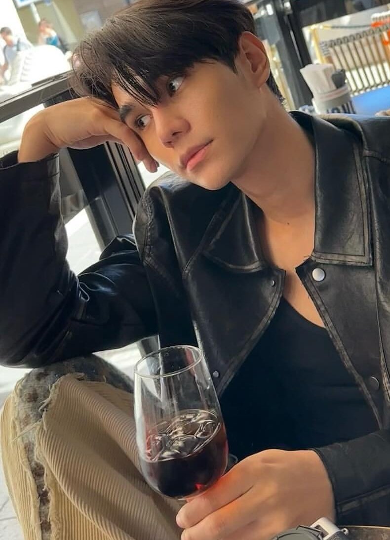 biblejefflove's tweet photo. Bible: I don't want anyone else to have your heart,kiss your lips or be in your arms because that's only my place jeff
Jeff : okay but gimme a Kiss now Bible
#biblejeff #jeffbible #ไบเบิ้ลเจฟ #MissingBiblejeff #rosat https://t.co/Yc2PCAR94F
