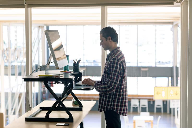 Standing desks have been very popular in recent years, particularly during the pandemic. 👌 Although these can cost quite a bit, the health benefits are certainly worth it. 💰 If you are looking to get LocalInfoForYou.com/242006/best-st…