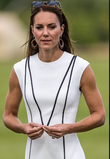 cstanton38's tweet photo. @madchen88957179 But...but how can a transgendered man give birth????  #katemiddleton #sussexbabyscam #meghanmarkle #wherearethekids #catherine #sussex #wales #royal #whereiskate #FOKate #abolishthemonarchy https://t.co/BBDyfRYV35